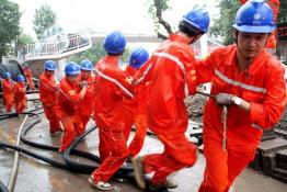 戰(zhàn)高溫、斗酷暑”服務政府重點民生工程建設