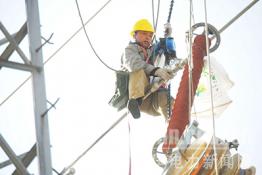 揚州供電：高空作業(yè)換導(dǎo)線