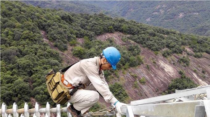高空線路秋檢 確?？煽抗╇? /></a>
				<span>高空線路秋檢 確?？煽抗╇?/span>
			</li>
		</ul>
	</div>
	
	<div   class=