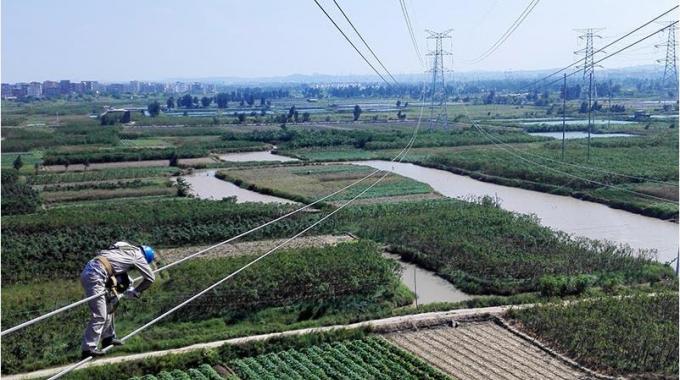 高空作業(yè)線路體檢 確?？煽抗╇? /></a>
				<span>高空作業(yè)線路體檢 確?？煽抗╇?/span>
			</li>
			<li>
				<a href=