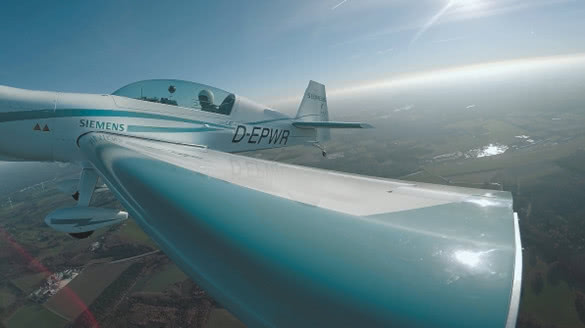 Extra 330LE電動飛機(jī)采用西門子電機(jī)，創(chuàng)造了全新世界紀(jì)錄