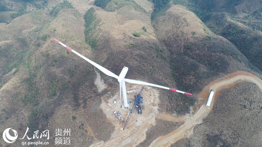 【圖文】貴州最大單體風(fēng)電場(chǎng)首臺(tái)發(fā)電機(jī)組安裝完成（高清組圖）