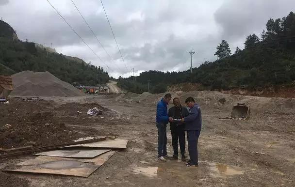 聽說最近輸電線路和鐵塔“火”啦！