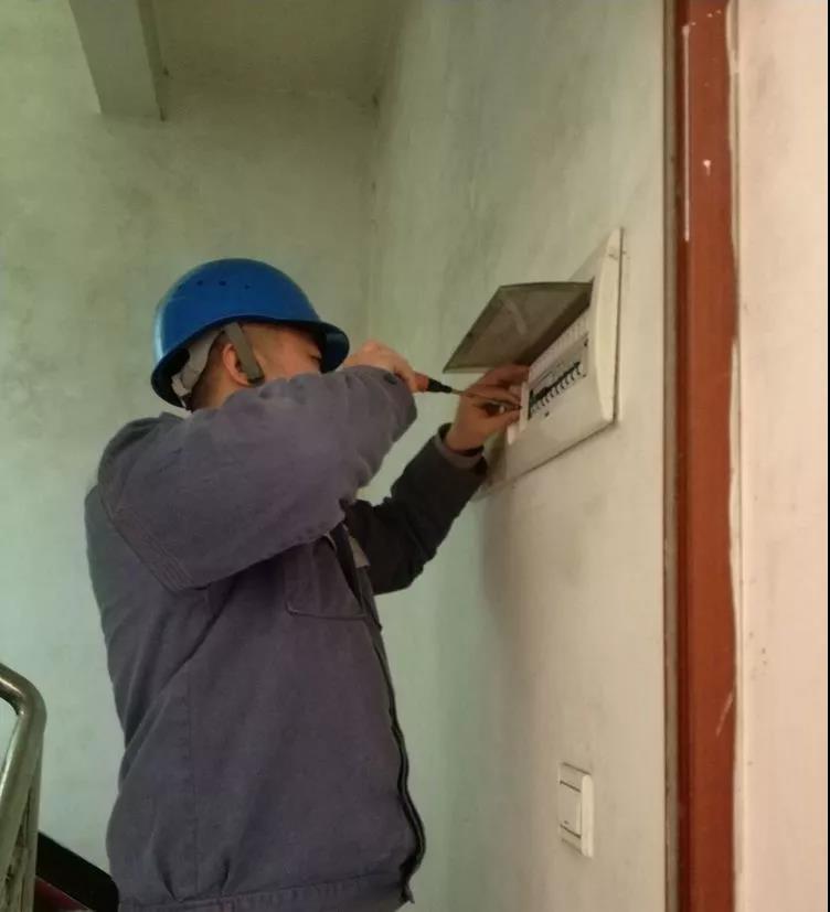 獨居老人用電3173度，家里用電異常該怎么辦？