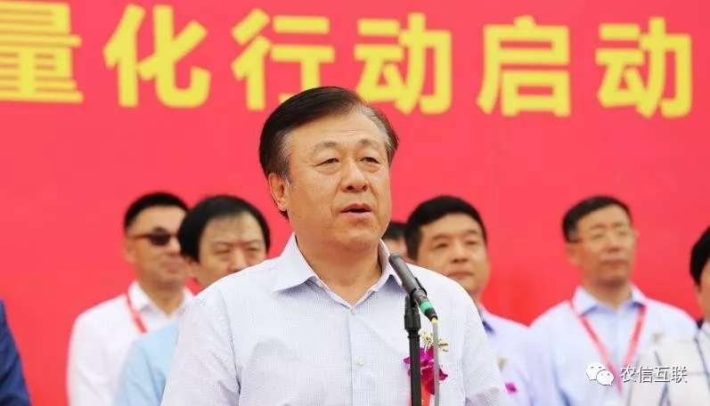 當前，互聯(lián)網(wǎng)技術正在加速向農(nóng)業(yè)農(nóng)村延伸和滲透，在農(nóng)業(yè)技術推廣、市場信息服務、農(nóng)業(yè)農(nóng)村電子商務、精準脫貧等方面已經(jīng)取得了顯