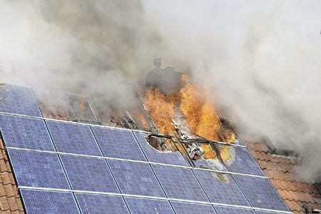 夏天到了 火災(zāi)事故頻發(fā) 光伏電站如何防火？