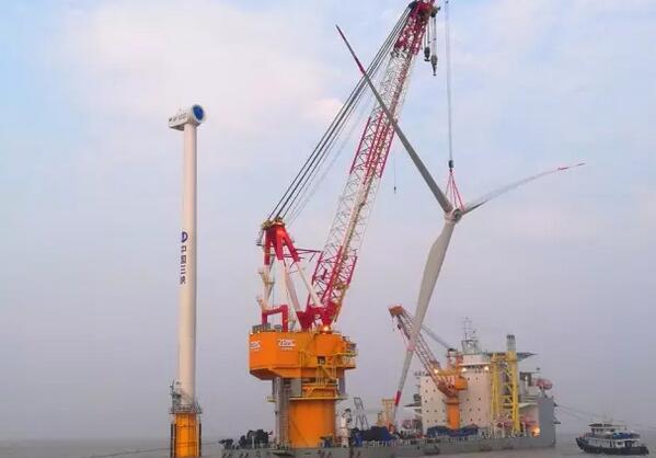 三峽新能源響水海上風(fēng)電場風(fēng)機吊裝如火如荼