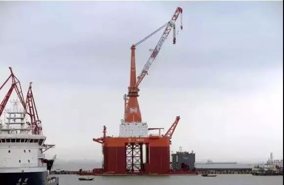 可抗16級(jí)臺(tái)風(fēng)、服務(wù)10MW海上風(fēng)機(jī)！全球首制深潛坐底多功能風(fēng)電工程船交付