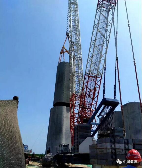 大唐滑縣項目首臺采用中國海裝120米輪轂高度鋼混塔筒機(jī)組完成吊裝