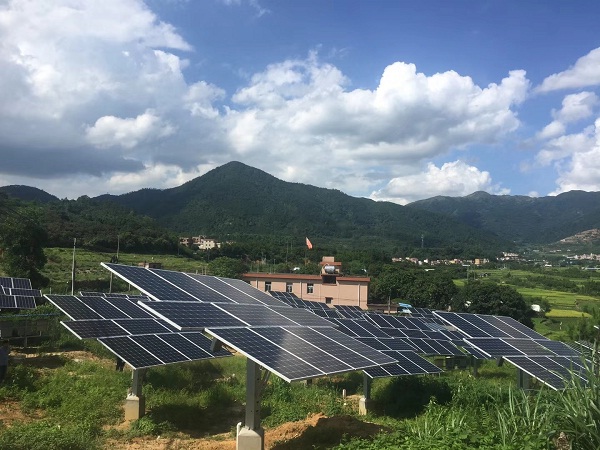 逆勢(shì)上市漲停 這兩家光伏企業(yè)有何秘訣？