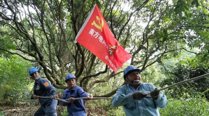      9月17日，該局組織搶修人員544人次、車輛154臺次，成立了9支黨員突擊隊、8支青年突擊隊投入到搶修復(fù)電戰(zhàn)役中。