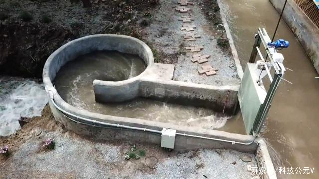 小型發(fā)電機(jī)，放到河里就有免費(fèi)的電，一天產(chǎn)的電夠60戶(hù)人家用
