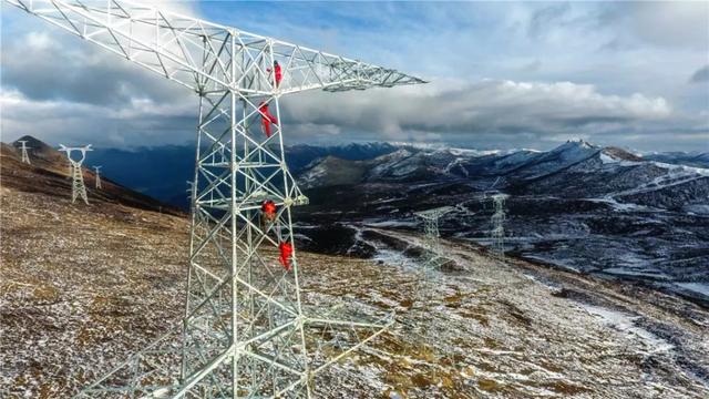 極限挑戰(zhàn)！這條“電力天路”正式投入運(yùn)營