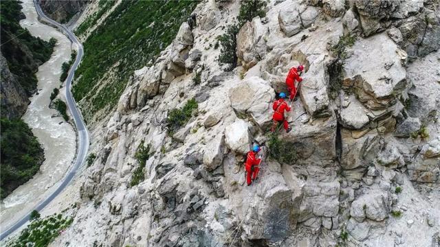 極限挑戰(zhàn)！這條“電力天路”正式投入運(yùn)營
