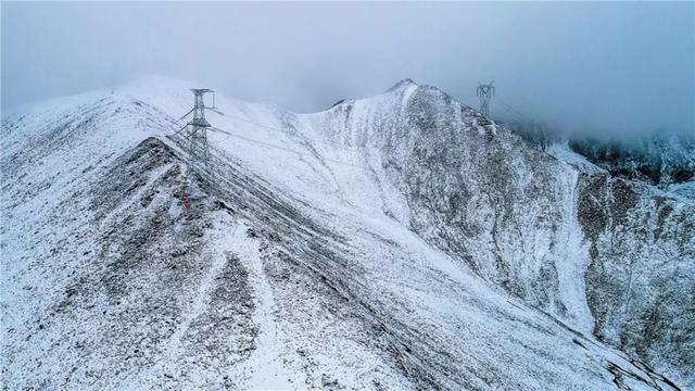 極限挑戰(zhàn)！這條“電力天路”正式投入運(yùn)營