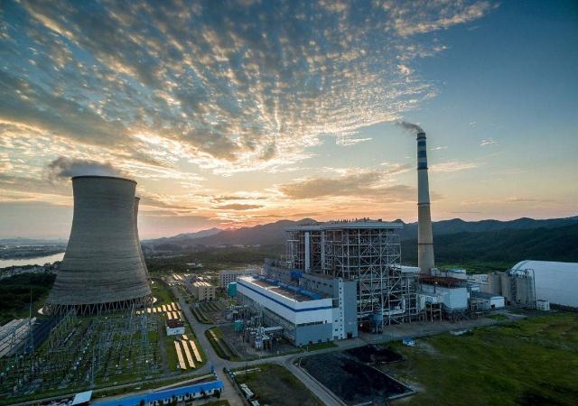 我國的火電廠燃燒一噸的煤礦，能產(chǎn)生多少電量？